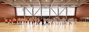 Une journée exceptionnelle à Brignoles Hier, le gymnase du Vabre a vibré au rythme des qualifications U18 masculins pour le Championnat de France… et quelle journée ! Le Handball Club Brignolais a eu l’honneur d’accueillir quatre très belles équipes venues offrir un spectacle de grande qualité à un public venu nombreux.